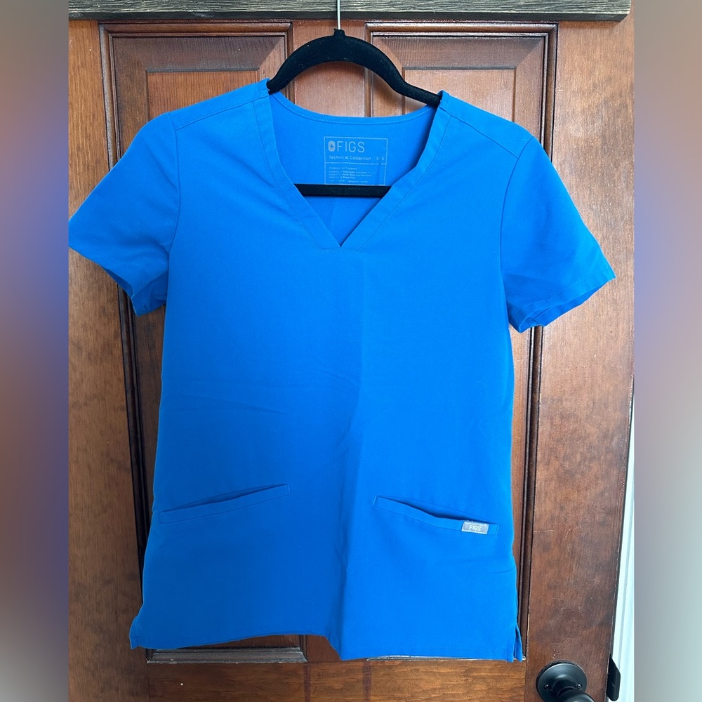Figs 3 pocket scrub top